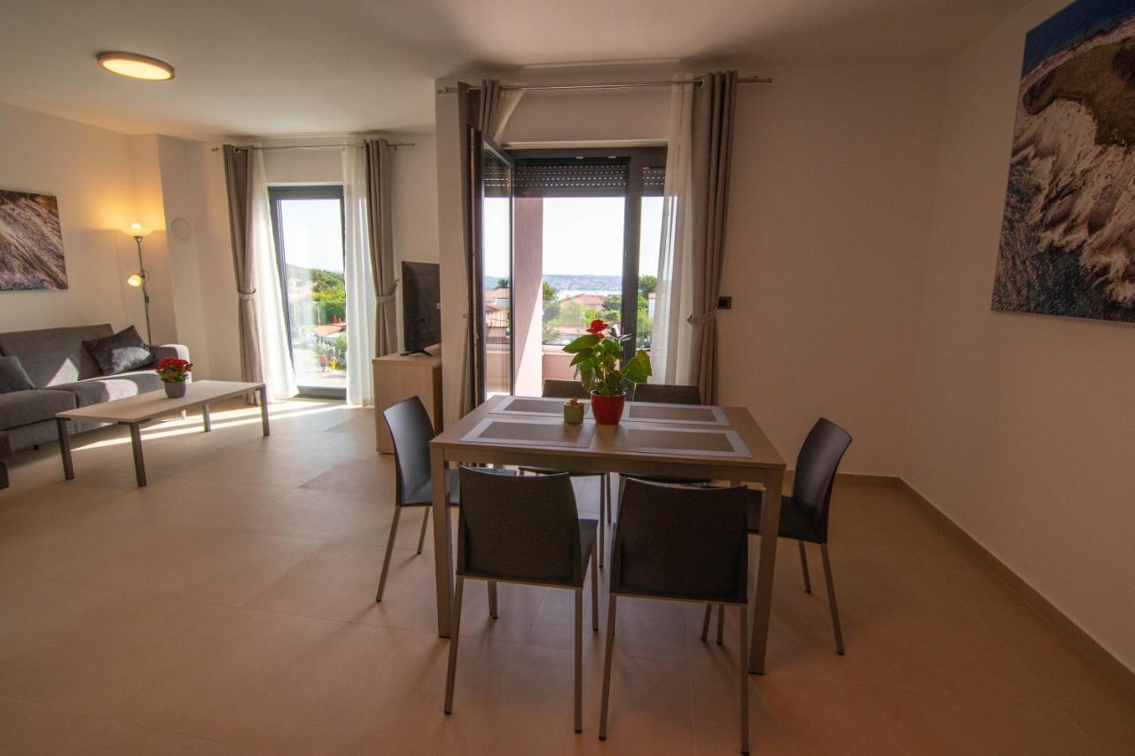 Luxury Apartment Faro With Sea View And Swimming Pool Premantura Bagian luar foto